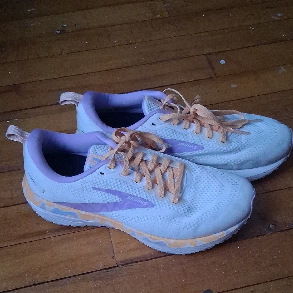 Brooks Size 9 Revel Running Shoes